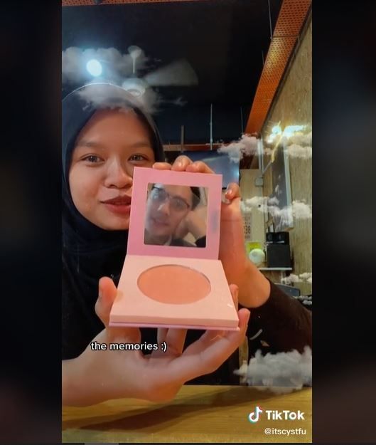 Viral Review Blush On Malah Bikin Jomblo Baper (tiktok.com/@itscystfu)