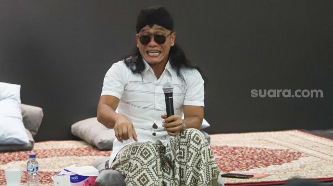 Gus Miftah saat mengisi kajian di Omah Asa, Kuningan, Jakarta Selatan, Selasa (23/11/2021). [Kabarindong.com/Alfian Winanto]