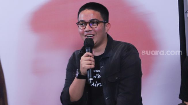 Aktor dan Sutradara Umay Shahab saat jumpa pers perilisan Web Series 'Hari Ini Kenapa, Naira?' di Kemang, Jakarta Selatan, Rabu (20/10/2021). [Kabarindong.com/Alfian Winanto]