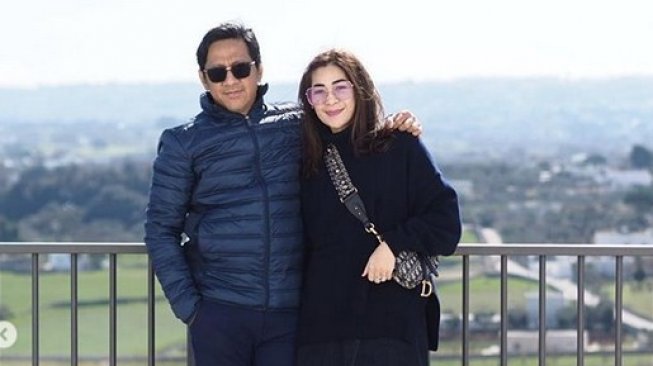 Andre Taulany dan istri. (@andreastaulany/isntagram)