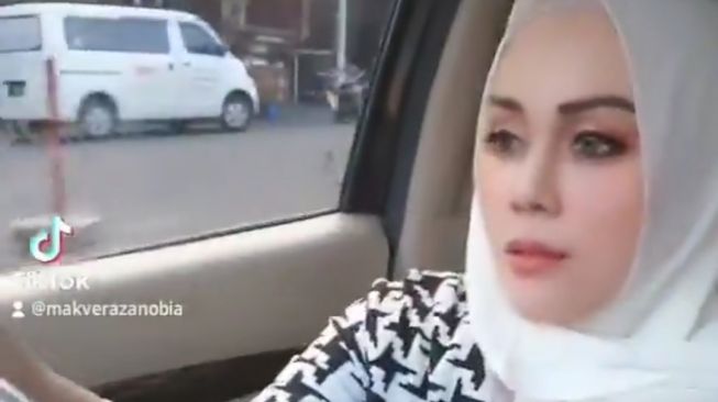 Potret Terbaru Mak Vera Mantan Manajer Olga Syahputra (instagram/@makverazanobia)