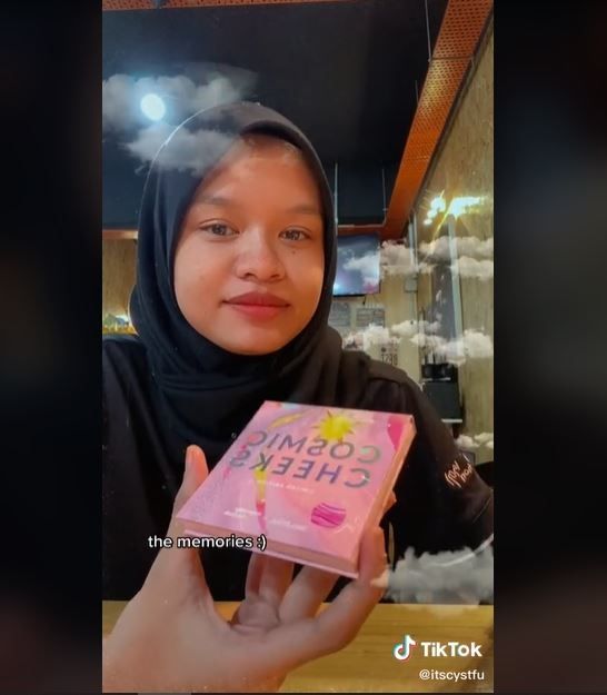 Viral Review Blush On Malah Bikin Jomblo Baper (tiktok.com/@itscystfu)