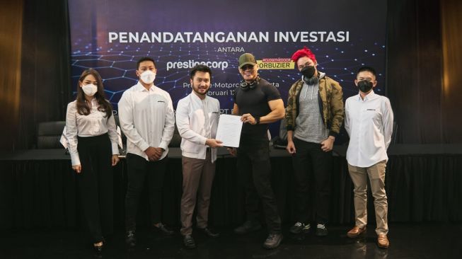 Penandatanganan kerja sama antara Deddy Corbuzier (PT PT Dektos Digital Corbuzier) dengan Rudy Salim (Prestige Corp]