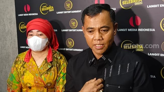 Orangtua Bibi Ardiansyah, H Faisal dan Dewi Zuliati. [Rena Pangesti/Kabarindong.com]