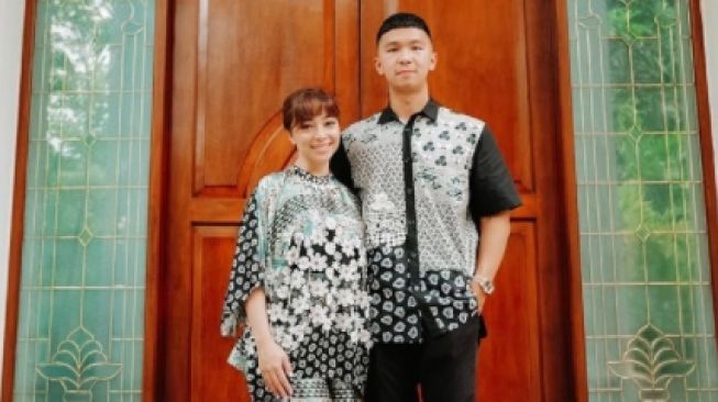 Potret Mesra Nikita Willy dan Indra Priawan. [Instagram/nikitawillyofficial94]