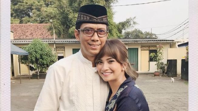 potret kedekatan Vanessa Angel dan ayah. [Instagram/vanessaangelofficial]