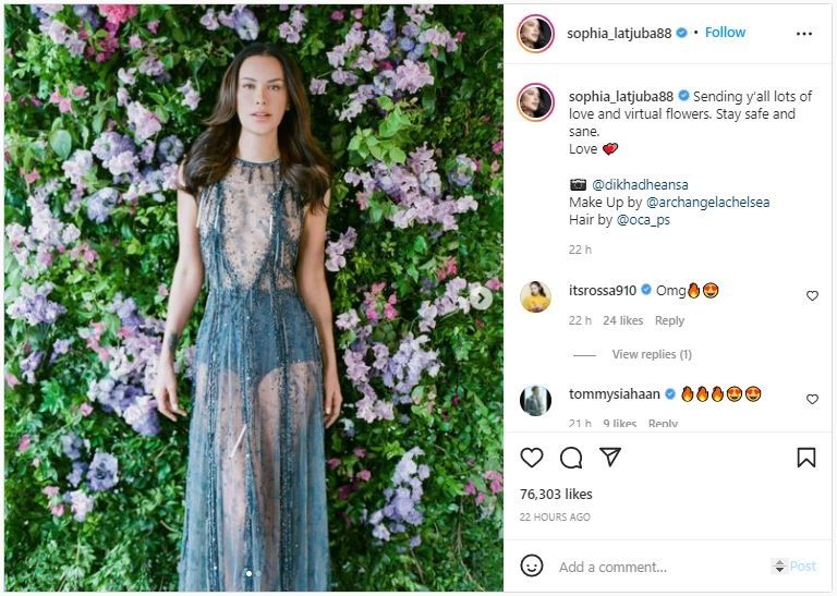 Gaya Sophia Latjuba Pakai Gaun Menerawang (instagram.com/sophia_latjuba88)