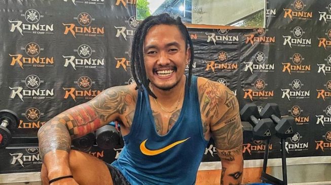 Artis Tampil dengan Rambut Gimbal (instagram/@uusbiasaaja)