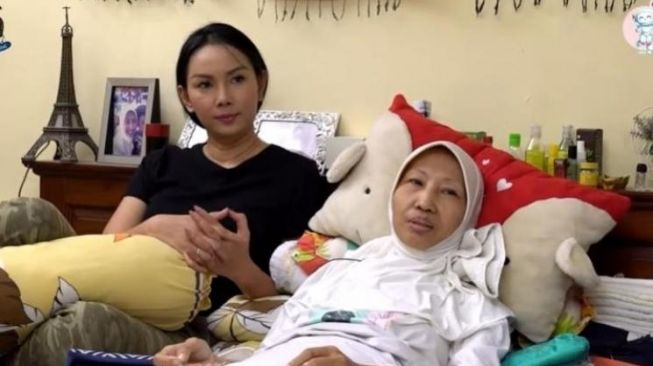 Artis berseteru dengan ibu - Potret Kalina Oktarani dan Ibu (instagram/@kalinaocktaranny)