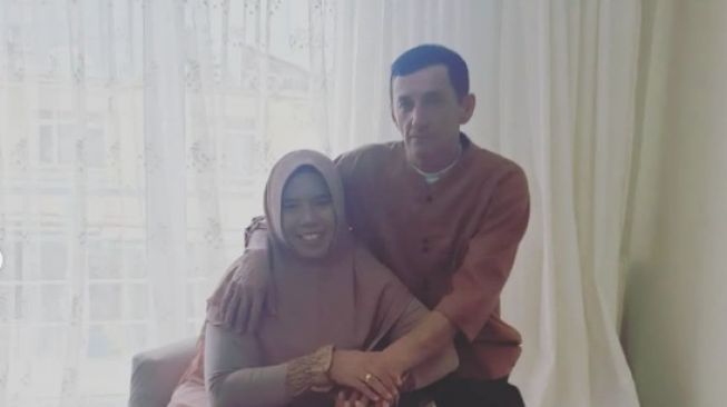 Rohimah dan suami barunya, Zeki Bayrak Iskander [Instagram]