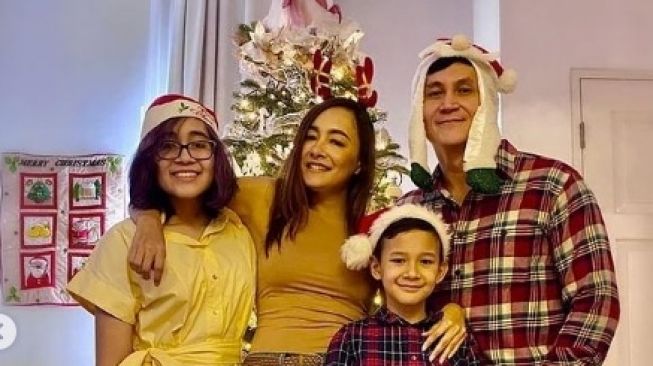 Marcelino Lefrandt dan Dewi Rezer rayakan Natal [Instagram]