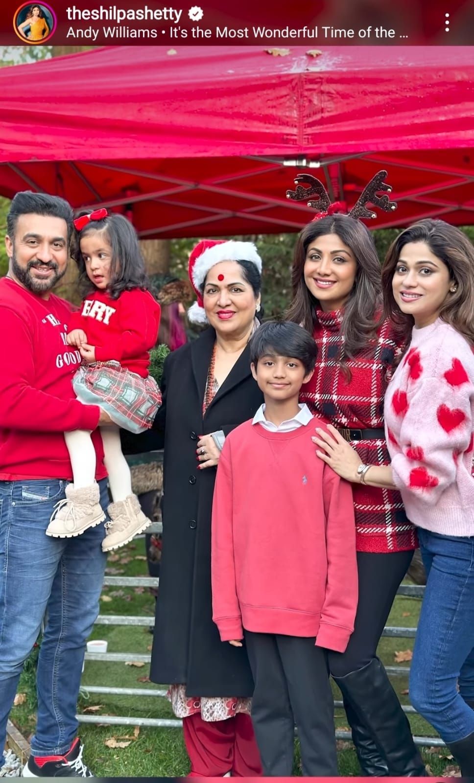 Momen Seleb Bollywood Rayakan Natal (Instagram/@theshilpashetty)