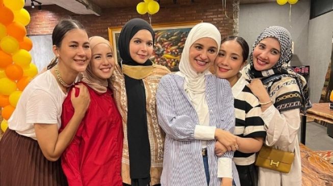 Gaya Artis di Pesta Ultah Kiano (Instagram/@tya_ariestya)