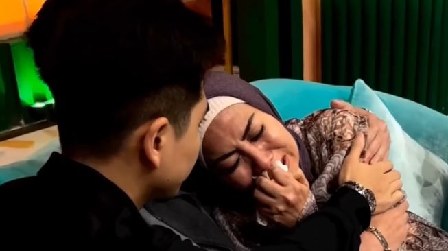 Momen Venna Melinda Nangis Kejer di Acara TV (YouTube TRANS TV Official)