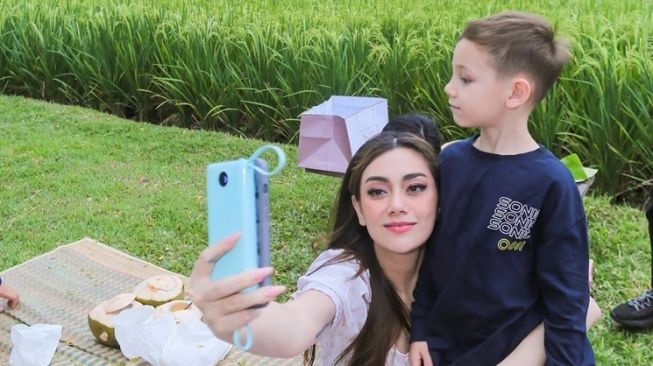 Perayaan Ulang Tahun Lucio Anak Celine Evangelista (Instagram/@celine_evangelista)