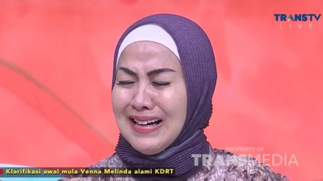 Momen Venna Melinda Nangis Kejer di Acara TV (YouTube TRANS TV Official)