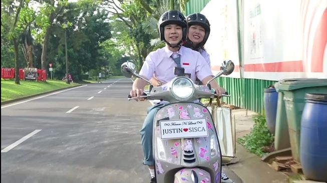 Momen Sisca Kohl Pertama Kali Naik Motor (YouTube/Jess No Limit)