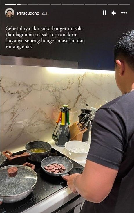 Kaesang Pangarep masak untuk Erina Gudono. (Dok. Instagram)