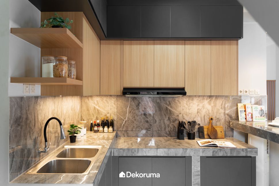 Variasi Backsplash Dapur yang Mewah dan Aesthetic. (Dok. Dekoruma)