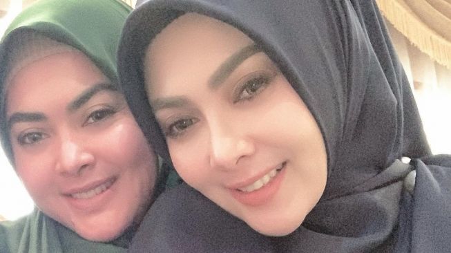 Syahrini dan Aisyahrani [Instagram]