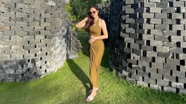 Potret Aura Kasih Pamer Body Goals (Instagram/@aurakasih)