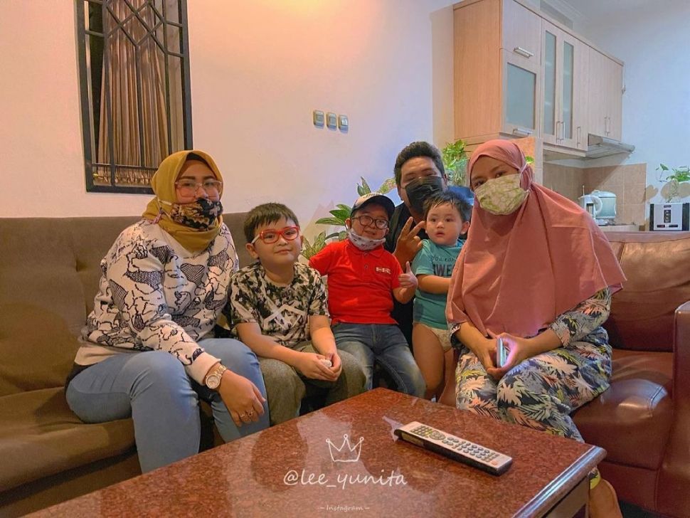 Daus Mini bersama istri, Shelvie Hana Wijaya sepakat berdamai dengan Yunita Lestari. [Instagram]