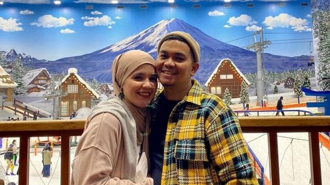 Potret Indra Bekti dan Aldila Jelita (Instagram/@dhila_bekti)