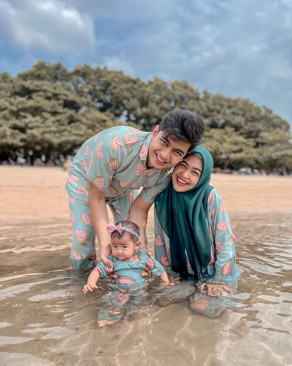 Ria Ricis, Teuku Ryan dan Baby Moana. [Instagram]