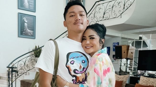 Krisdayanti dan Azriel Hermansyah. [Instagram]