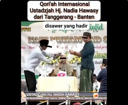 Dua Pria Sawer Ustadzah yang Mengaji di Panggung, Sampai Selipkan Uang di Kerudung (Instagram/@lets.talkandenjoy)