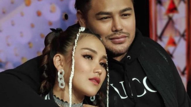 Potret mesra Ivan Gunawan dan Ayu Ting Ting (Instagram/@ivan_gunawan)