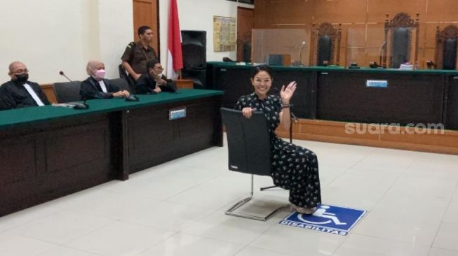 Nikita Mirzani kembali menjalani sidang kasus pencemaran nama baik terhadap Dito Mahendra di Pengadilan Negeri Serang, Banten, Senin (5/12/2022). [Adiyoga Priyambodo/Kabarindong.com]