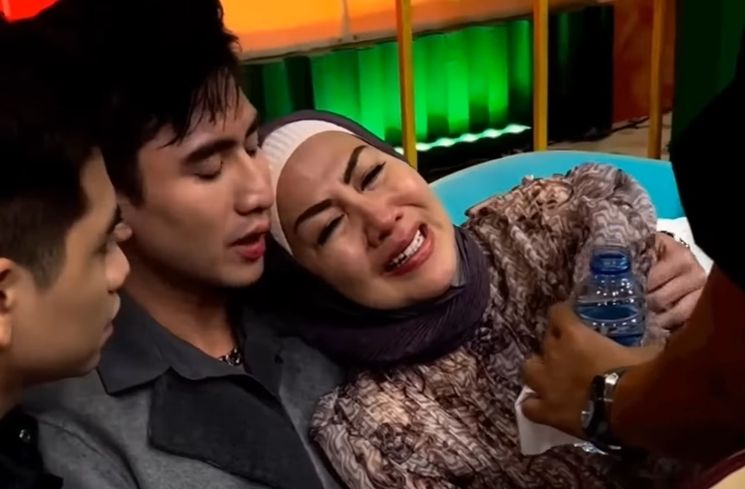 Momen Venna Melinda Nangis Kejer di Acara TV (YouTube TRANS TV Official)