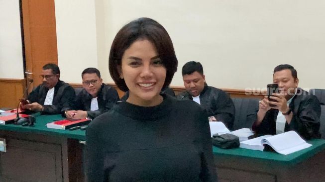 Nikita Mirzani di Pengadilan Negeri Serang. [Kabarindong.com/Adiyoga Priyambodo]