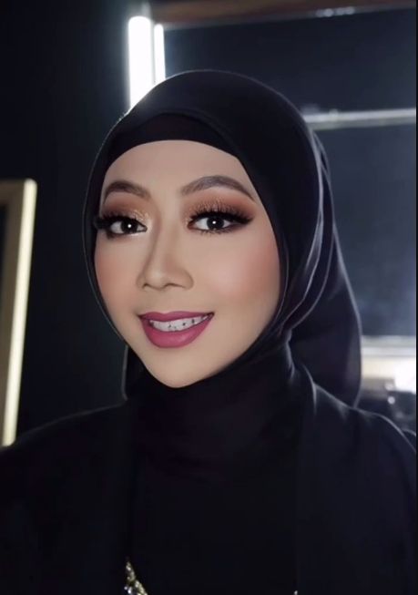 Potret Asri Welas Berhijab. (Instagram/joemakeup20)