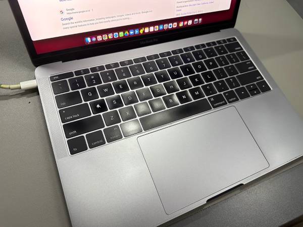 MacBook vs Windows: 10 Keunggulan MacBook yang Bikin Penggunanya Klepek-klepek!