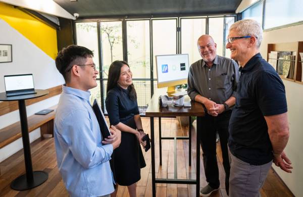 3 Hal yang Dilakukan CEO Apple Tim Cook saat Berkunjung ke Vietnam